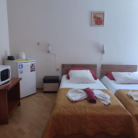 Апартамент Виктори Second Apartment Поморие Стая снимка