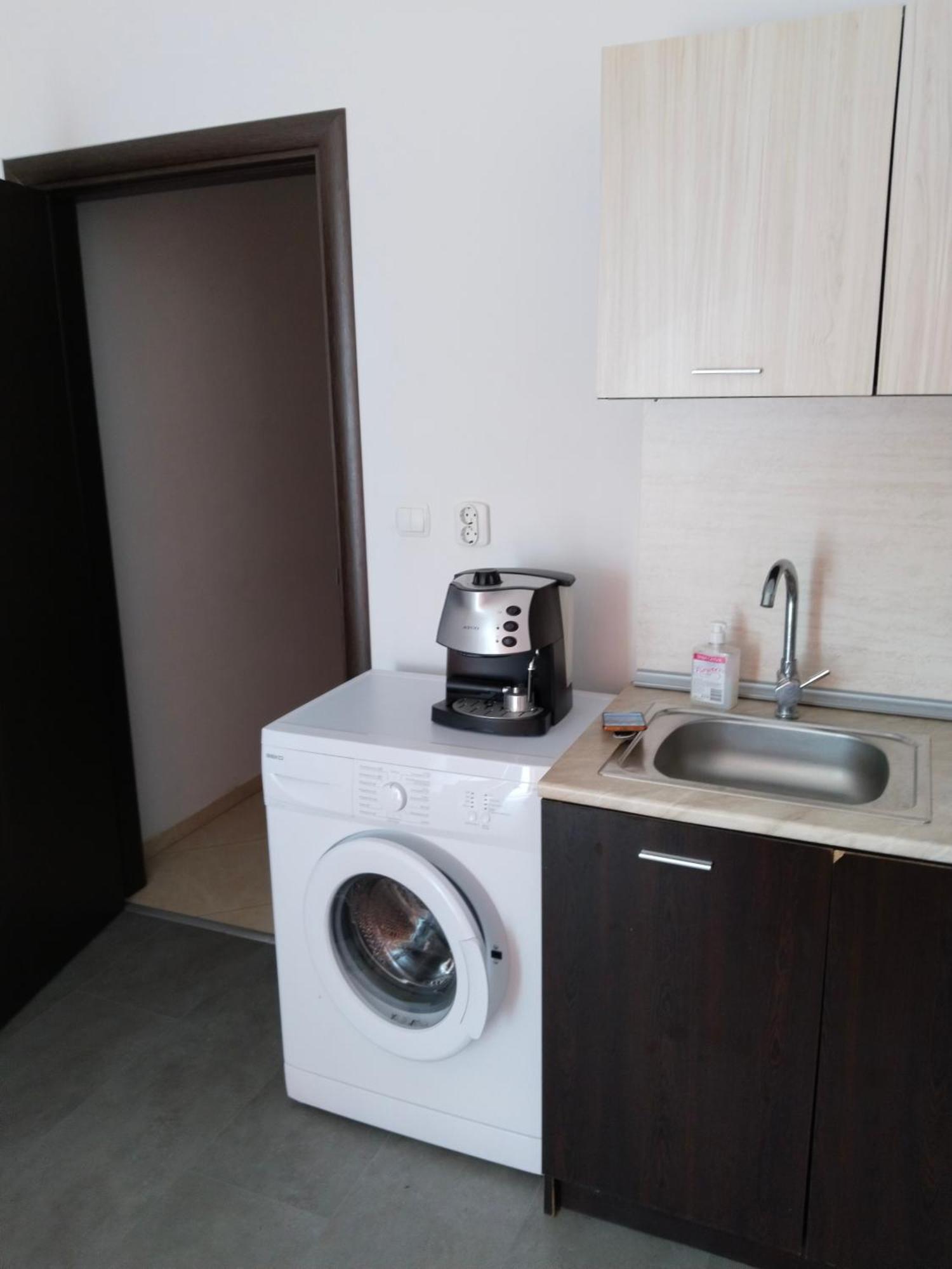 Апартамент Виктори Second Apartment Поморие Стая снимка