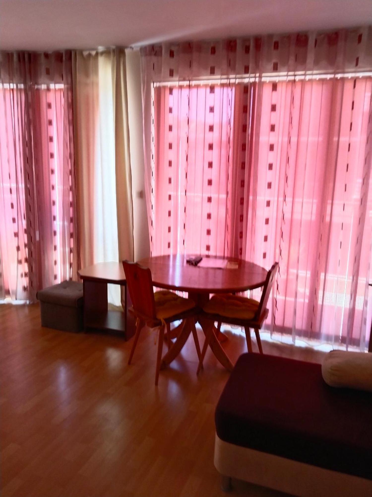 Апартамент Виктори Second Apartment Поморие Стая снимка
